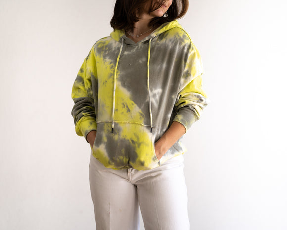 Sudadera Tie Dye Gris con Amarillo